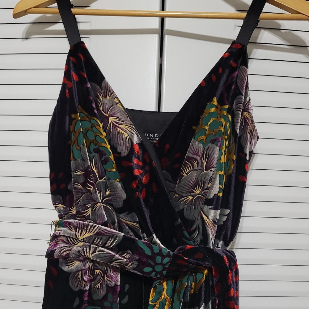Velvet flowers print dress